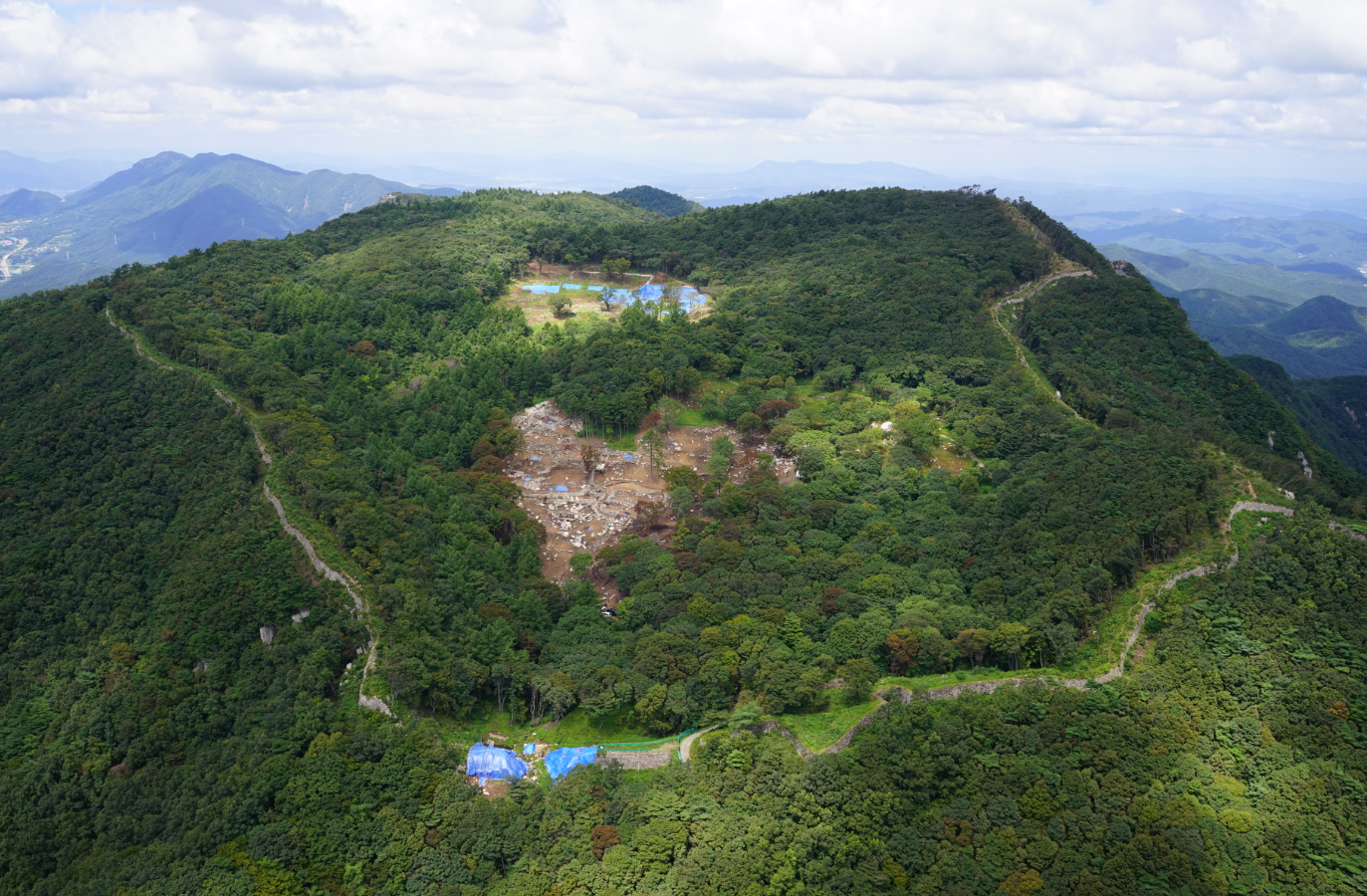 가산산성 사진입니다